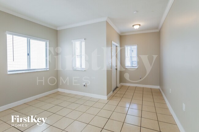 Photo - 2530 NE 41st Terrace