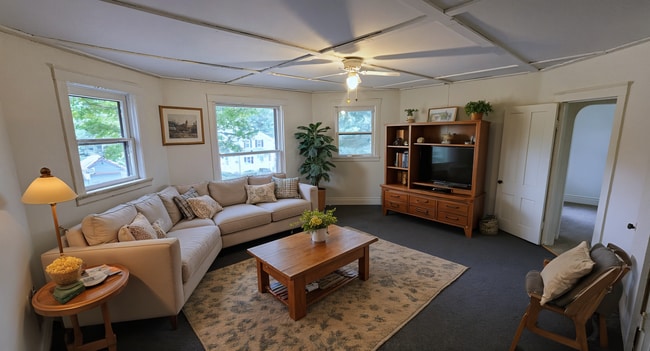 Sala de estar - 128 W Main St