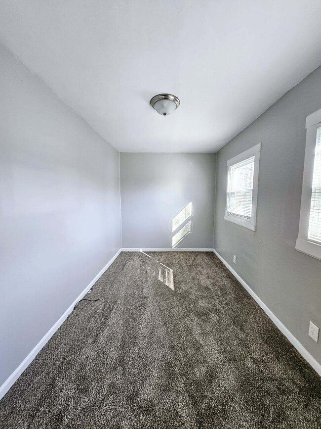 Photo - 2422 Warren St