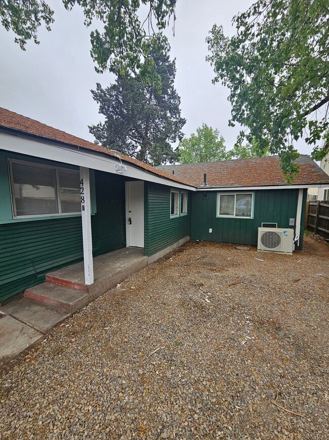 Building Photo - 2502001 Unit B