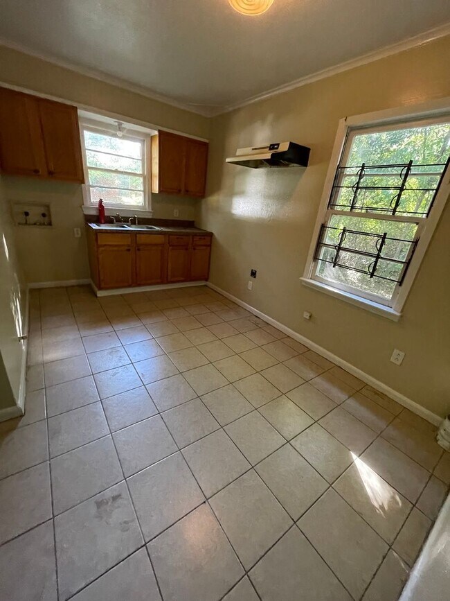 Photo - Cute One Bedroom Unit in Queensborough