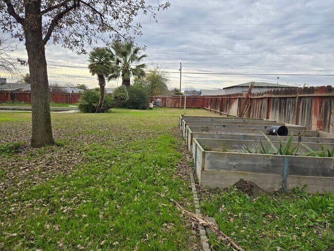 Photo - 4 Br 1 1/2 Bath with pool available now