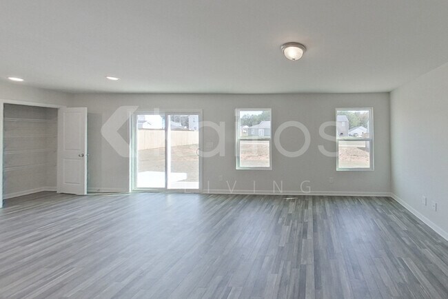 Photo - 111 Maple Dr