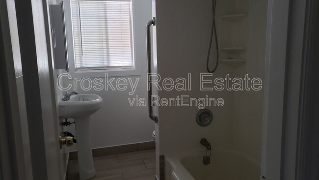 Photo - 461 E 9th St Unit 461