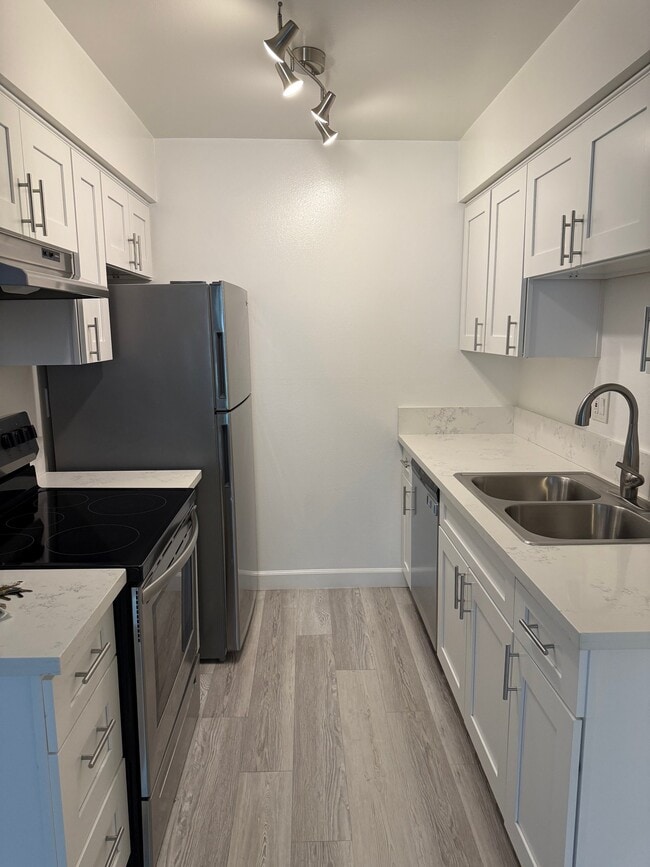 Photo - 309 S Sherbourne Dr Unit 302
