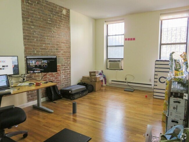 Building Photo - 279 Mott St Unit 2R Rental