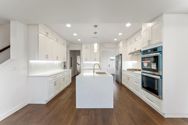 Photo - 413 S Trade St