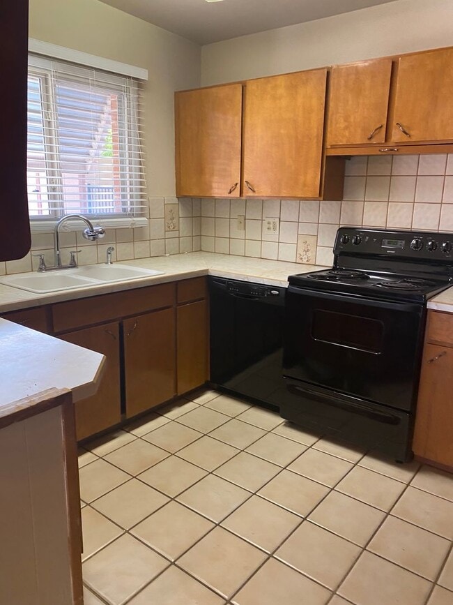 Photo - Eastside 3 bed 2 bath - Pool and Garage