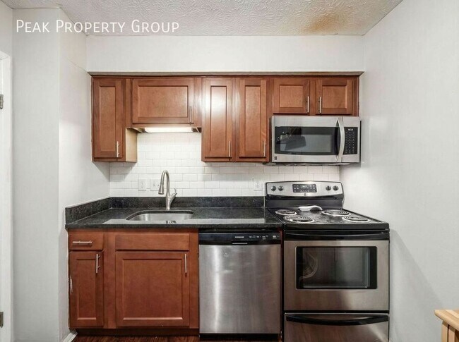 Photo - 1393-1395 Summit Street-2 Bedroom Unit 2 Bedroom