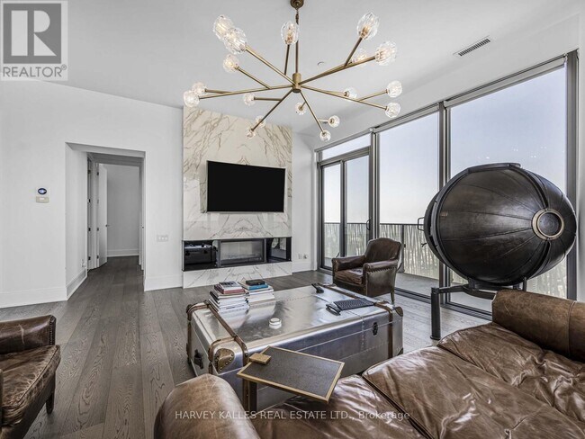 Photo - 42 Charles St E Unité Ph 5605