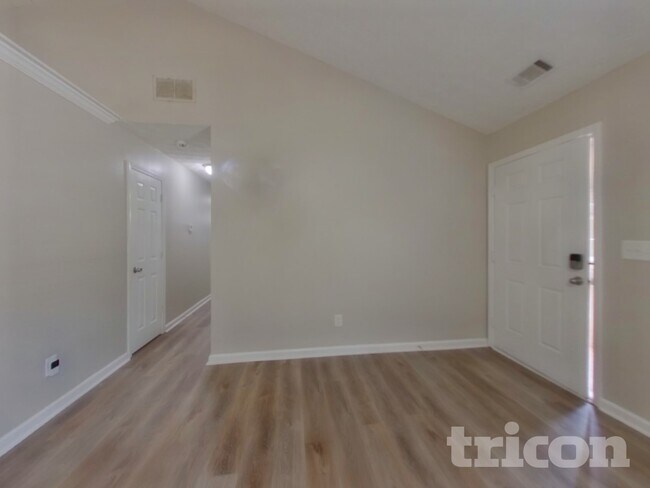 Photo - 170 Oak Hill Dr
