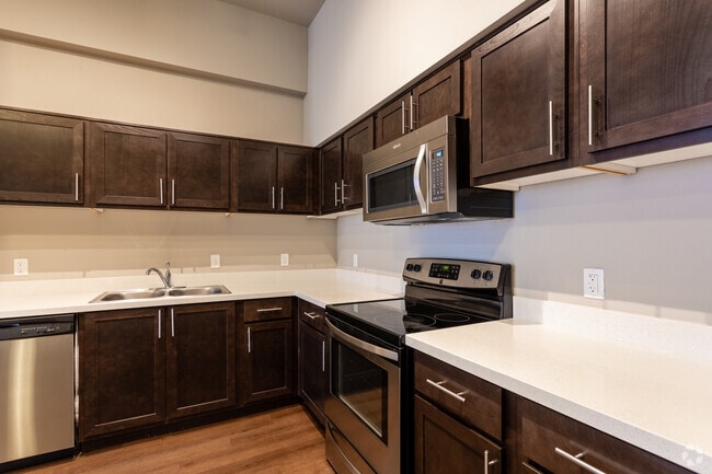 2BR, 2BA - 962 SF