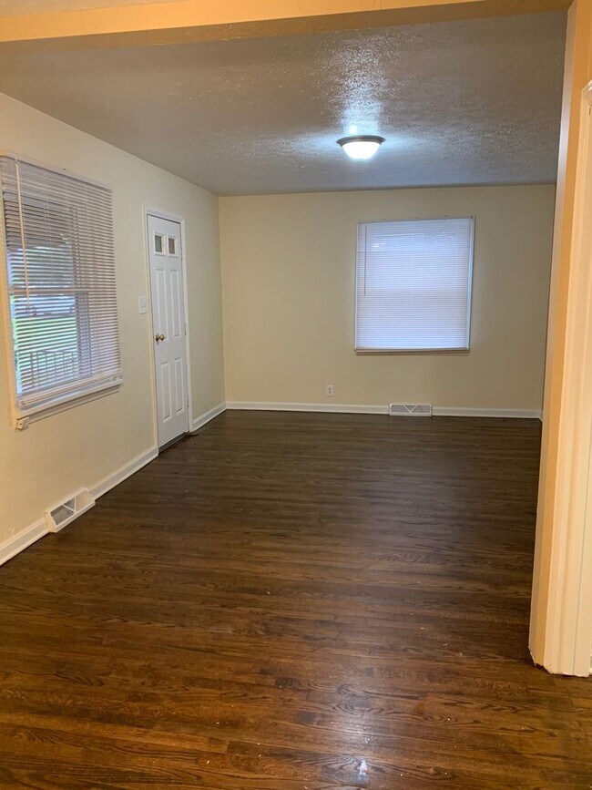 Photo - 230 Laurel St