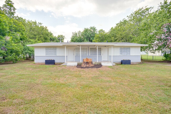 Building Photo - 104 W Reno Rd Unit 104 W Reno