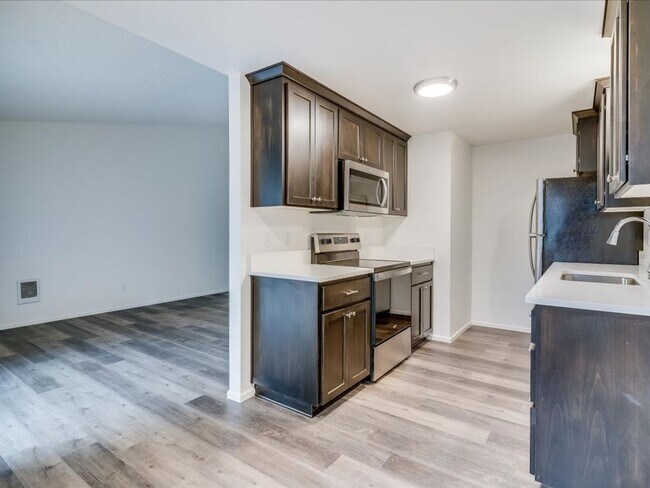 Photo - Barclay Square Apartments