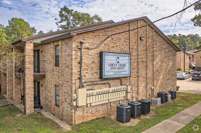 Photo - Chevy Chase Apartments