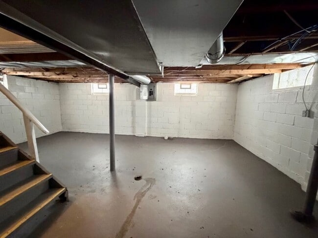 Building Photo - 3-Bedroom Section 8 Welcome