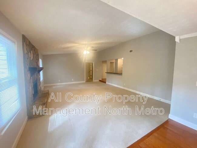 Photo - 787 Faye Dr NW