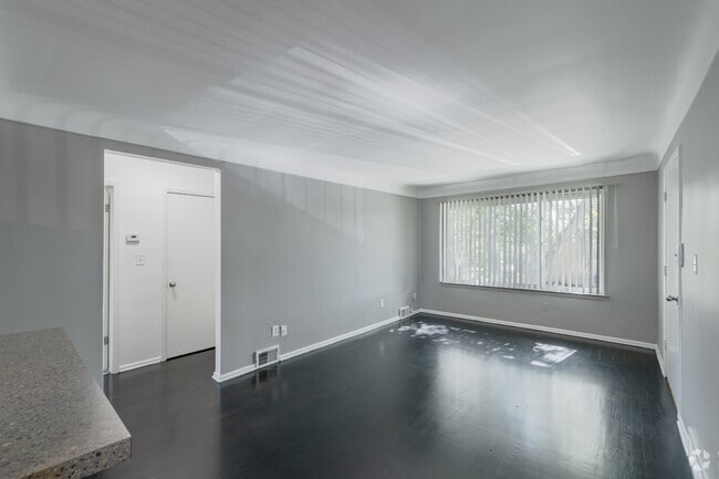 2BR, 1BA - 780SF - Living Room