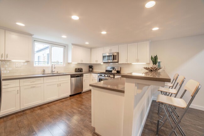 Photo - 1107 Loma Dr Unit C