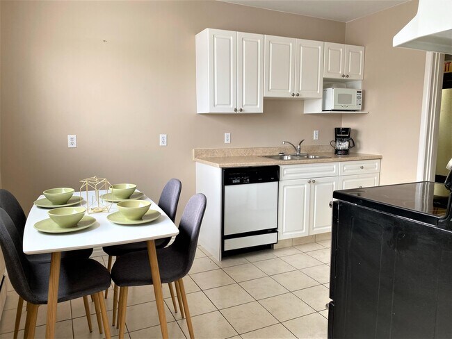 Photo - 9740-62 62 St NW