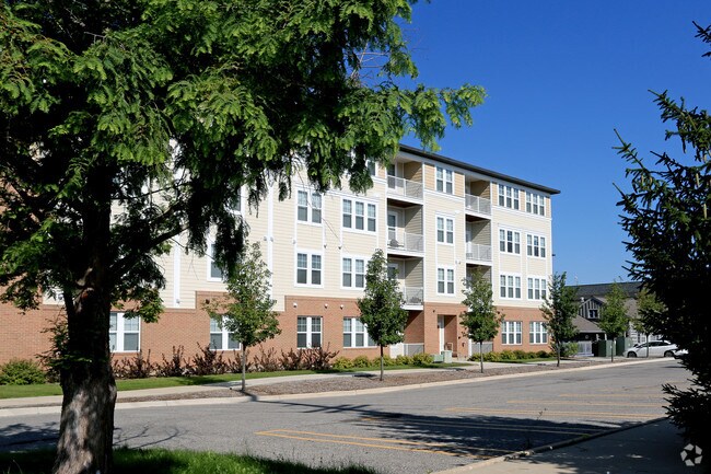 Auburn Square Apartments