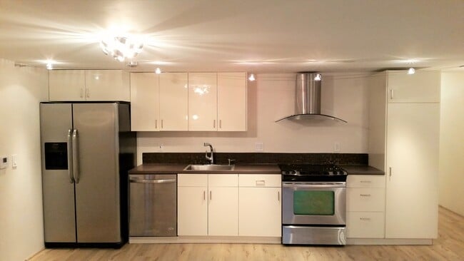 Kitchen - 1912 Baxter St