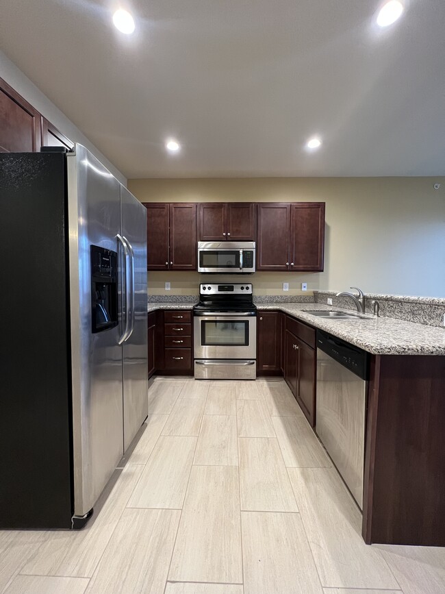 Studio - Nicholas Apartments