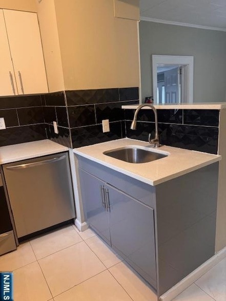 Photo - 73 College Pl