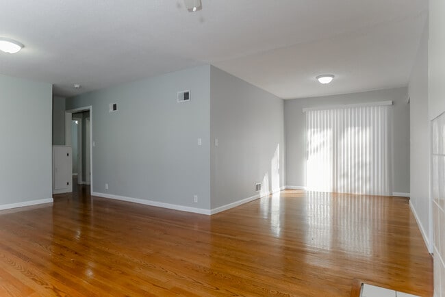 Photo - 6703 N Walnut St