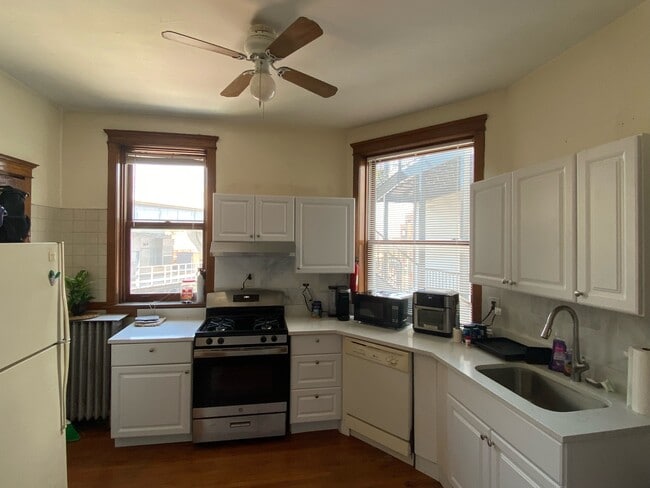 Building Photo - 3326 N Clark St Unit 3R