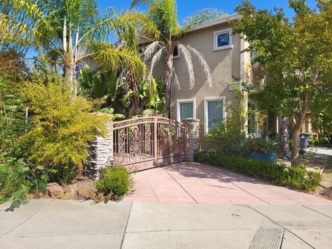 3891 Danbury Way