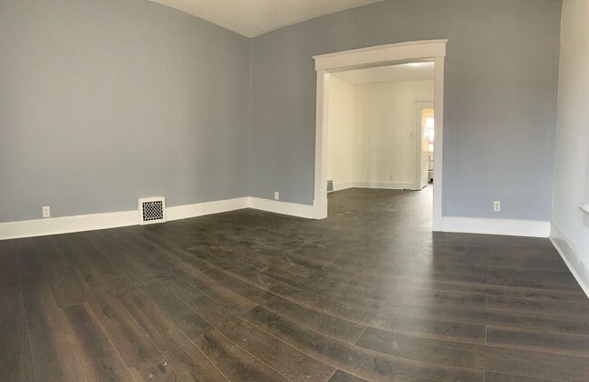 Photo - Recently Renovated 2 bed house!