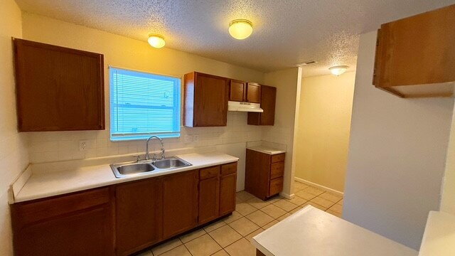 SOUTHEAST - NEWER 2 BEDROOM HOME AVAILABLE NOW!