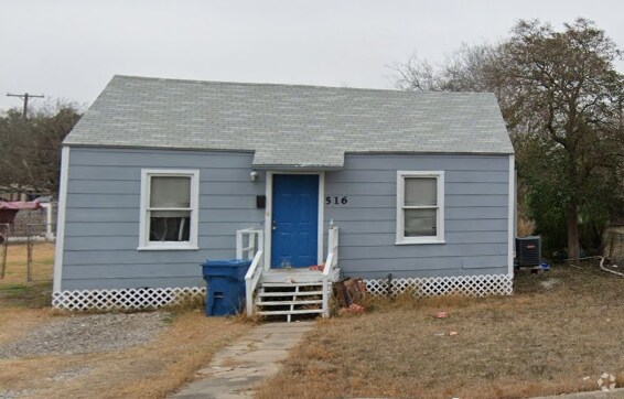 Building Photo - 516 Hall St Rental