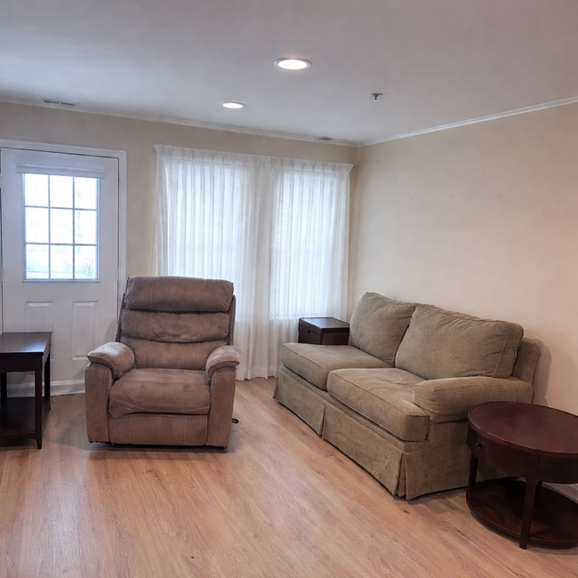 Photo - 4609 Tudor Dr Unit The Glenns