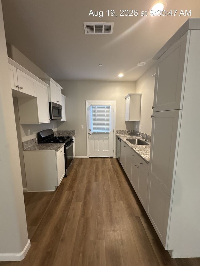 Photo - 410 S Summit St Unit 102