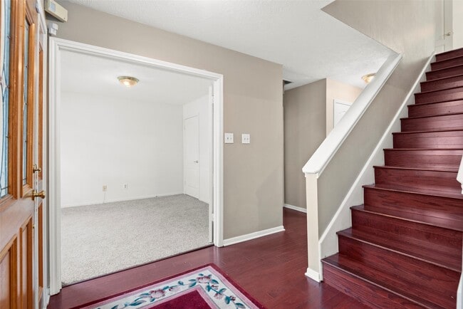 Photo - 2415 Parkwood Ln