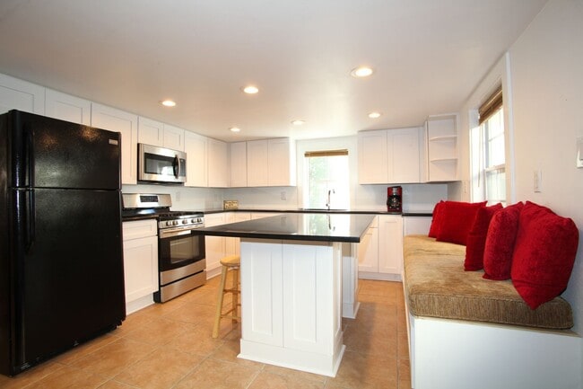 Building Photo - 3316 Upperline St Unit 102