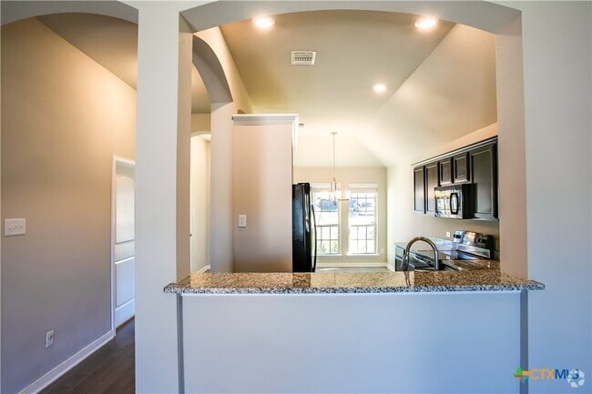 Building Photo - 805 Stockdale Rd Rental