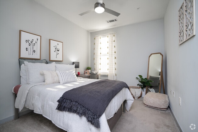 5 habitaciones, 5 baños, 1795 pies cuadrados, segundo dormitorio