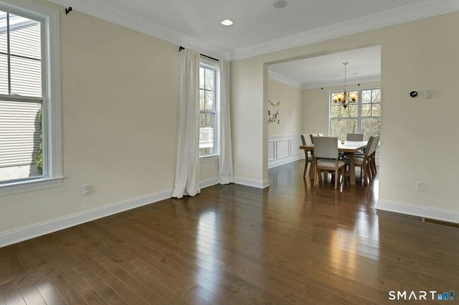 Photo - 310 Nutmeg Ln