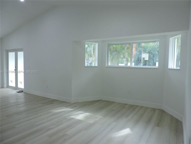 Photo - 849 NW 12th St