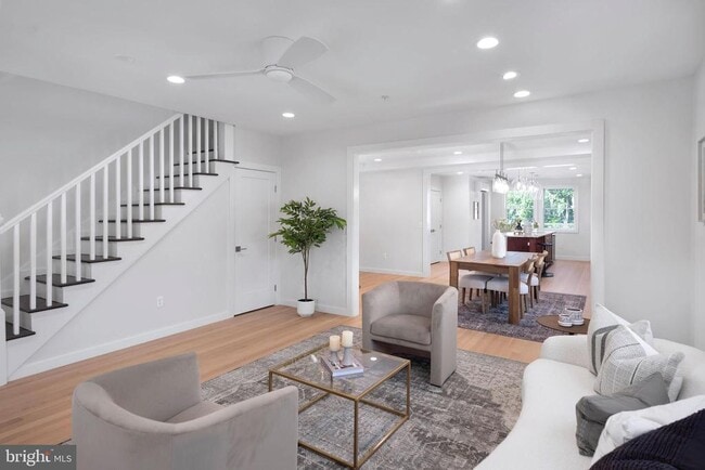 166 John St Unit 2