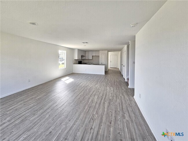 Photo - 805 Riviera Ct