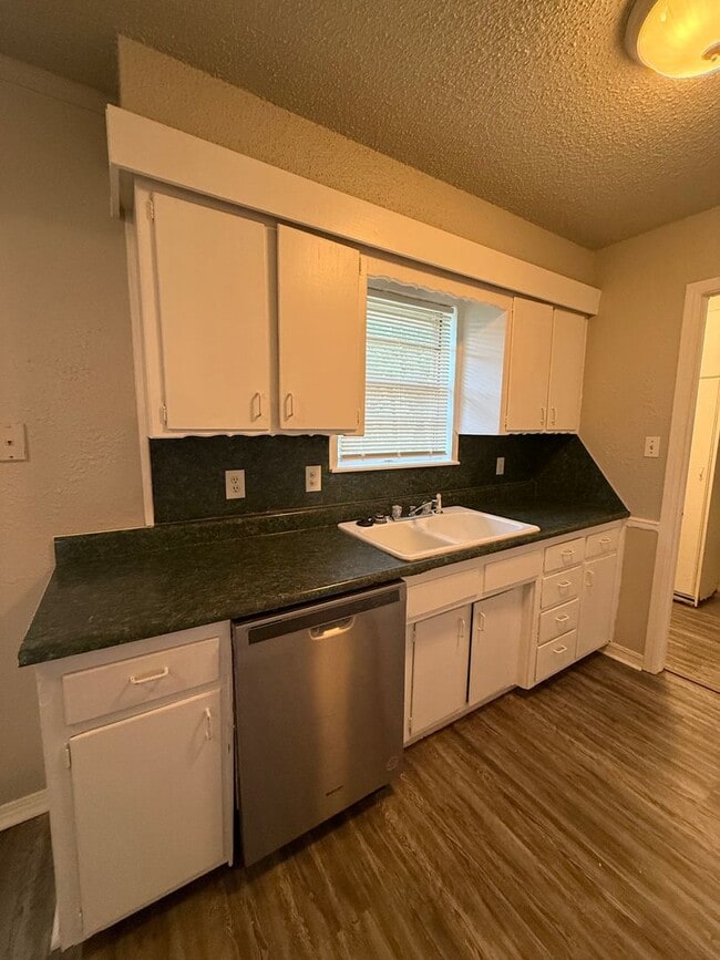 Photo - 3 bed, 11/2 bath home in North Norman
