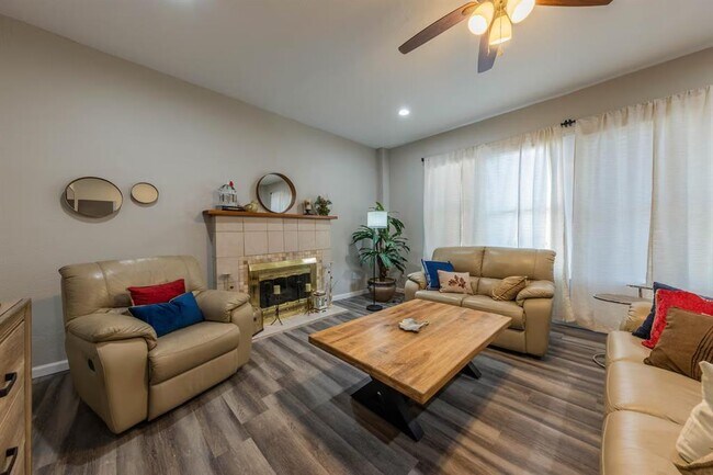 Photo - 1212 N Main St