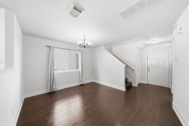 Photo - 6146 Settlers Lake Cir W