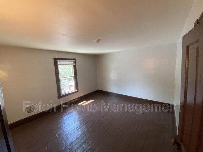 Photo - 722 E King St