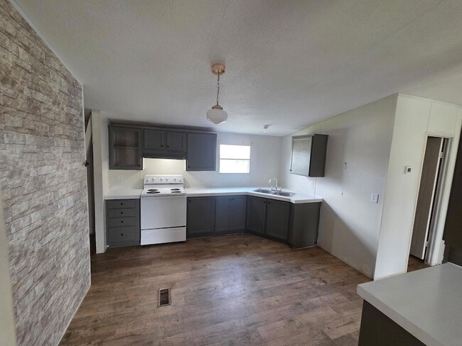 Photo - 13675 Hero Way W